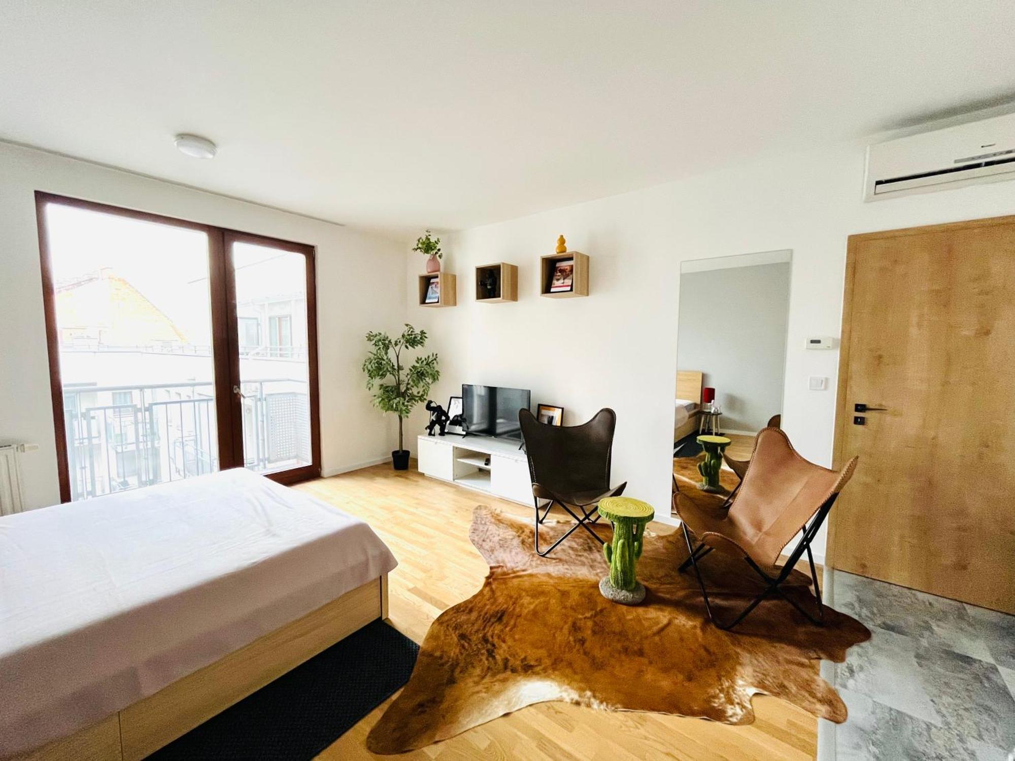 Bp-Est Cp Studio Budapest Exteriör bild