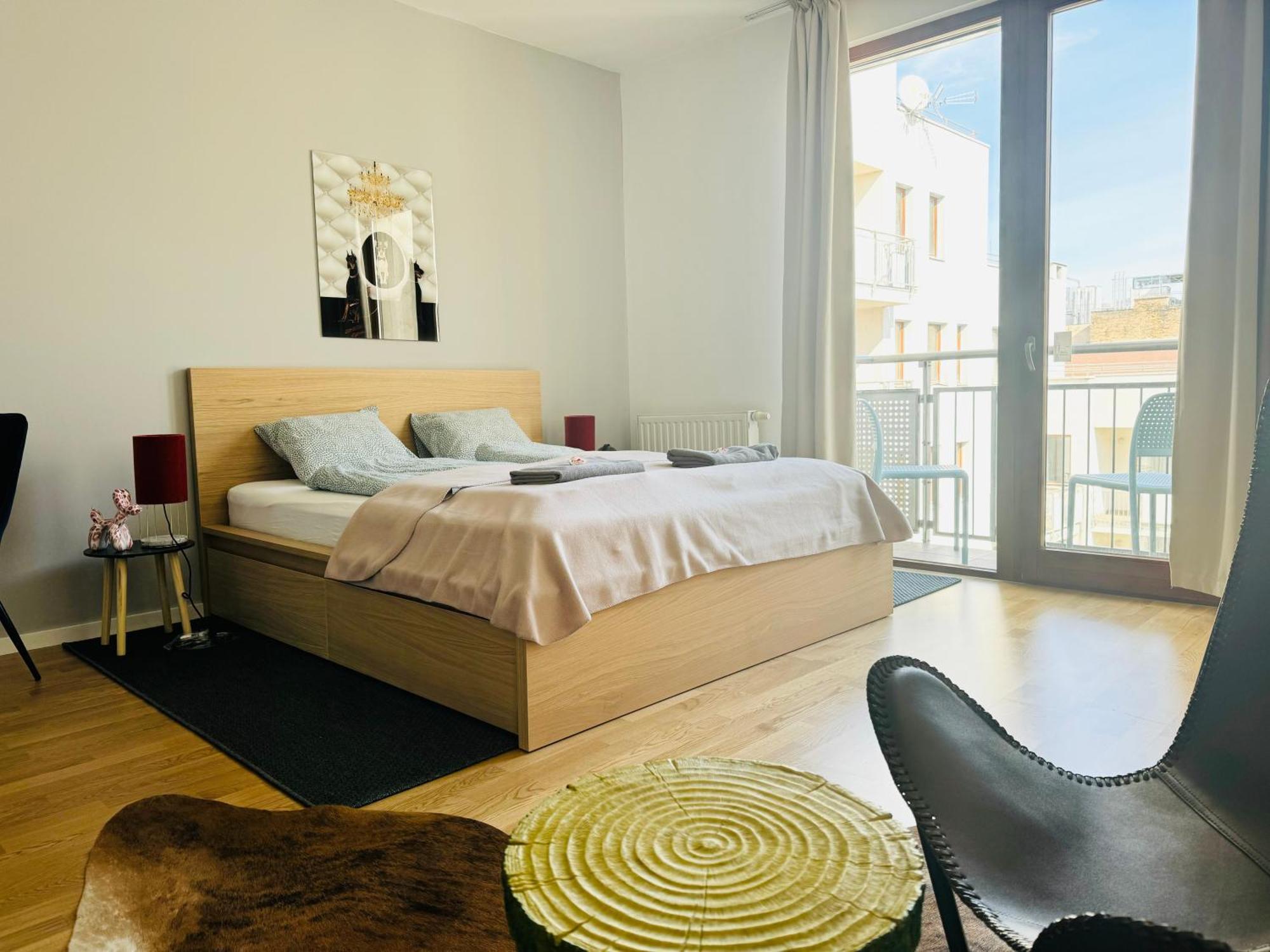 Bp-Est Cp Studio Budapest Exteriör bild
