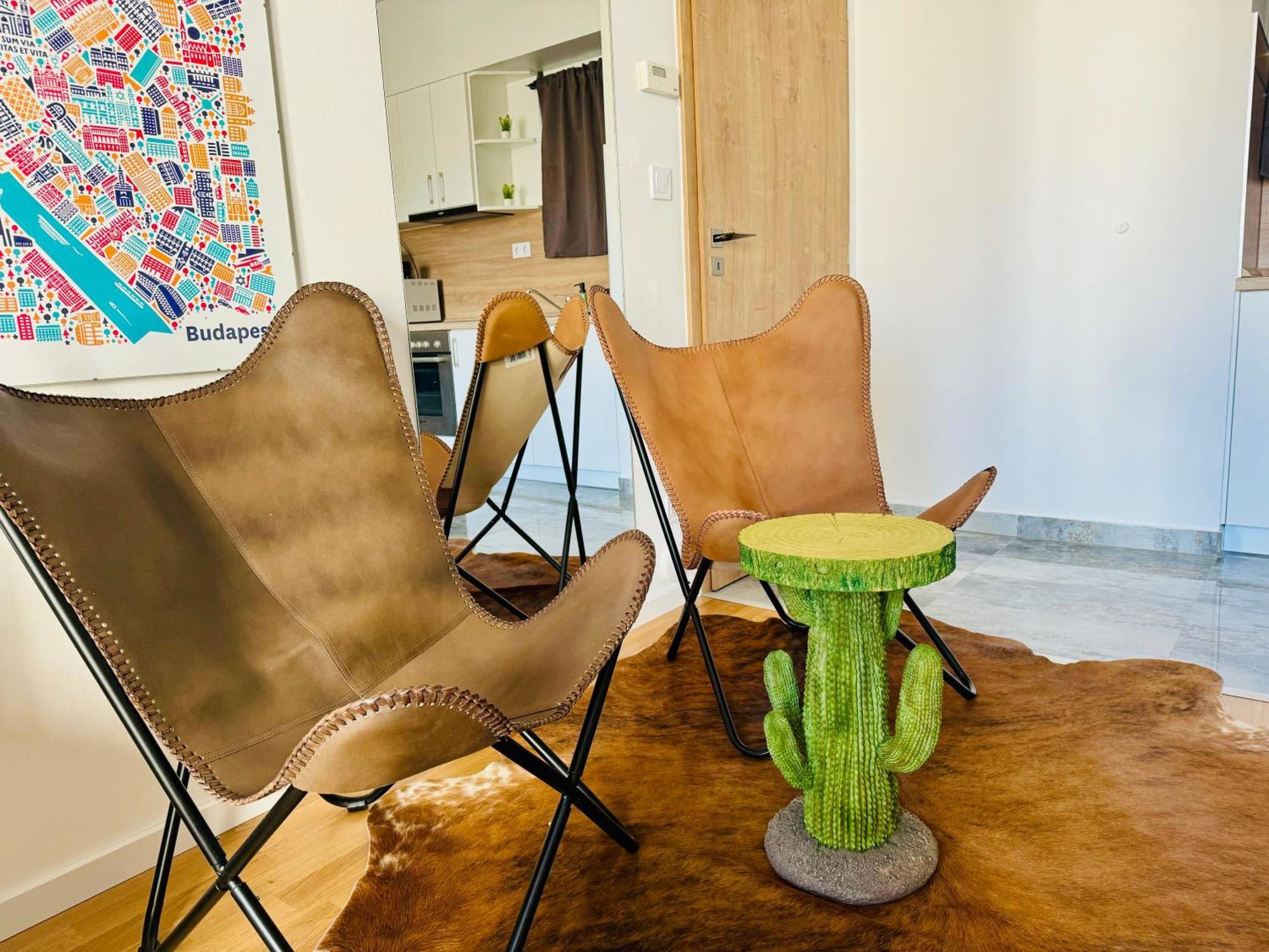Bp-Est Cp Studio Budapest Exteriör bild