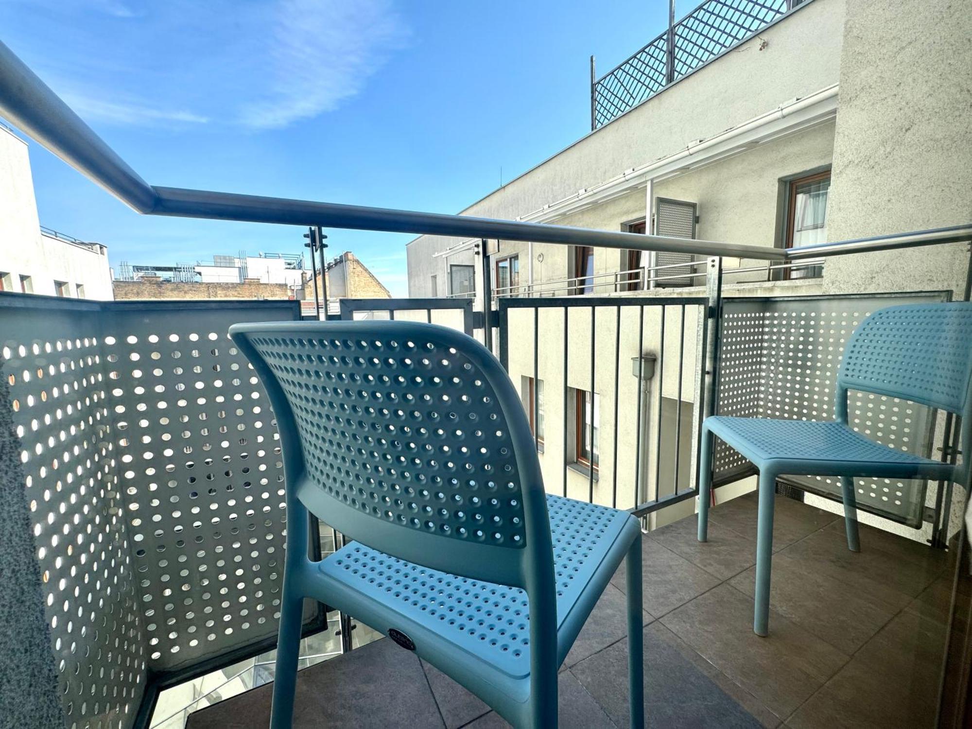 Bp-Est Cp Studio Budapest Exteriör bild