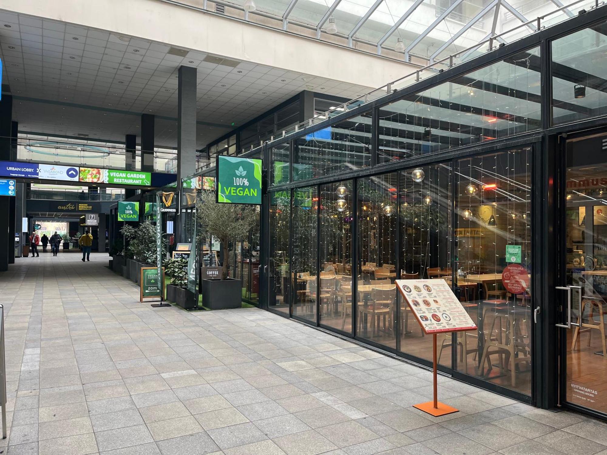 Bp-Est Cp Studio Budapest Exteriör bild